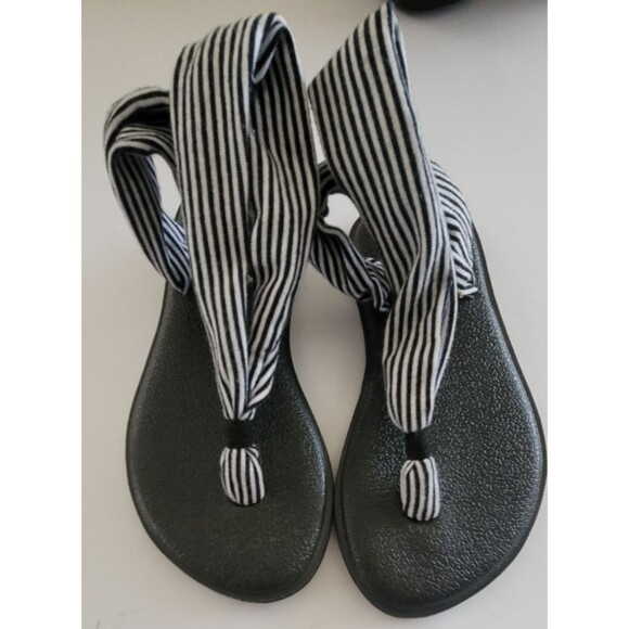 New Sanuk 'Lil Yoga Sling' Sandals Black/White Striped Girls SZ 11-12 Flip-Flops - Picture 4 of 7